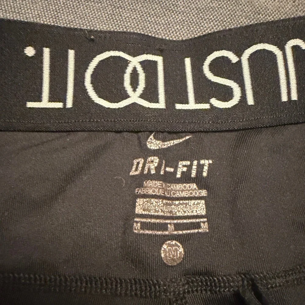 Nike Womens Dri-FIT Leggings Black‎ Just Do It Waistband Zipper Pocket Size M